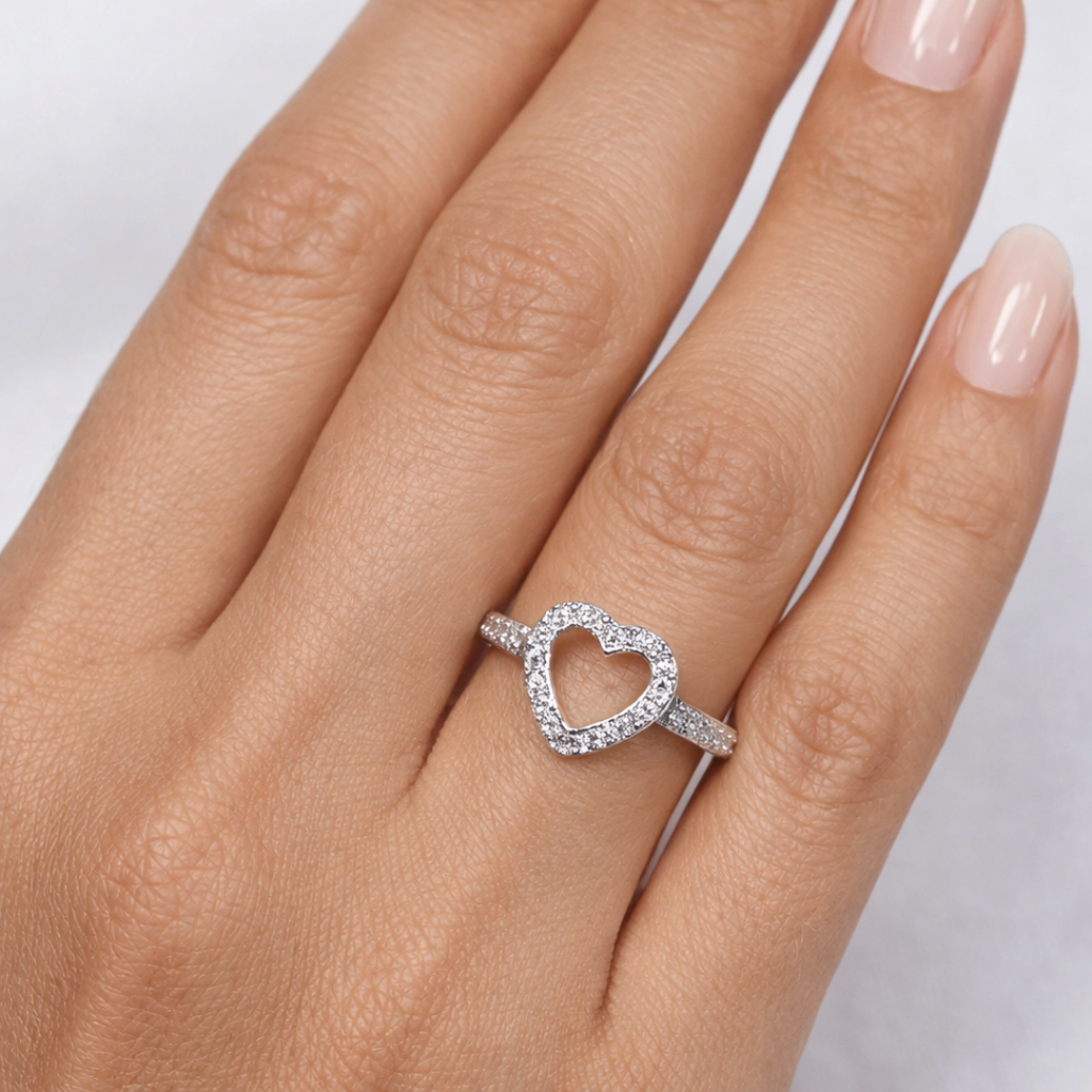 Anillo Corazón Silueta Zirconias