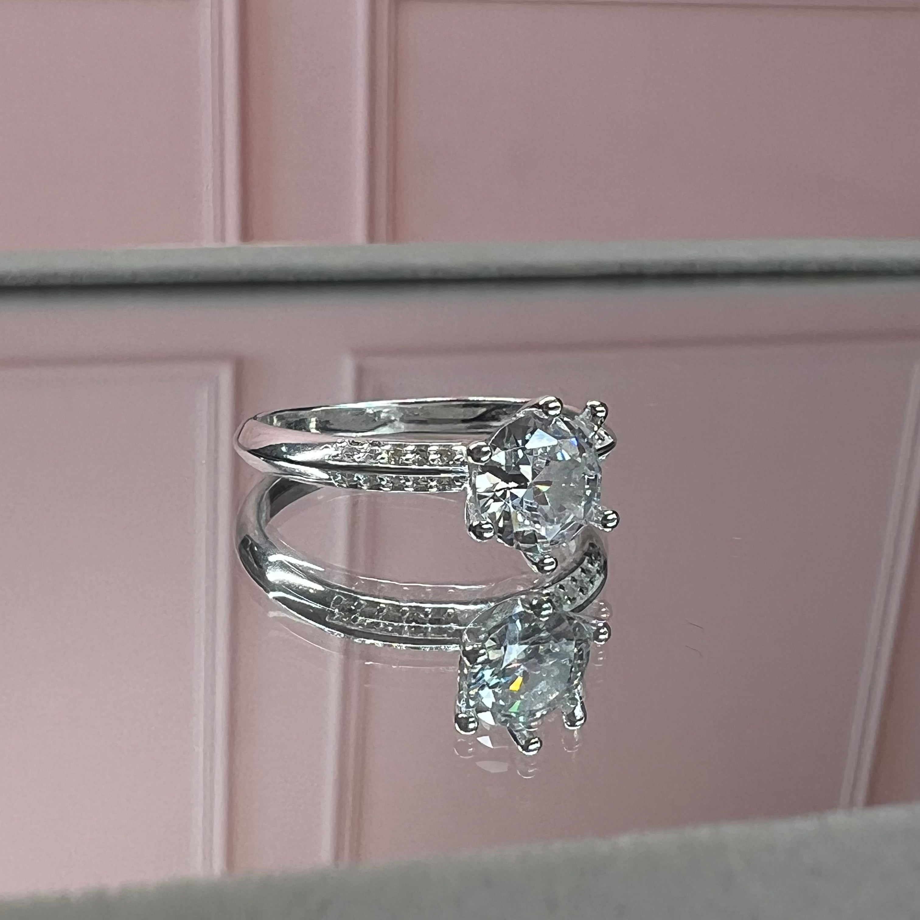 Anillo Romina