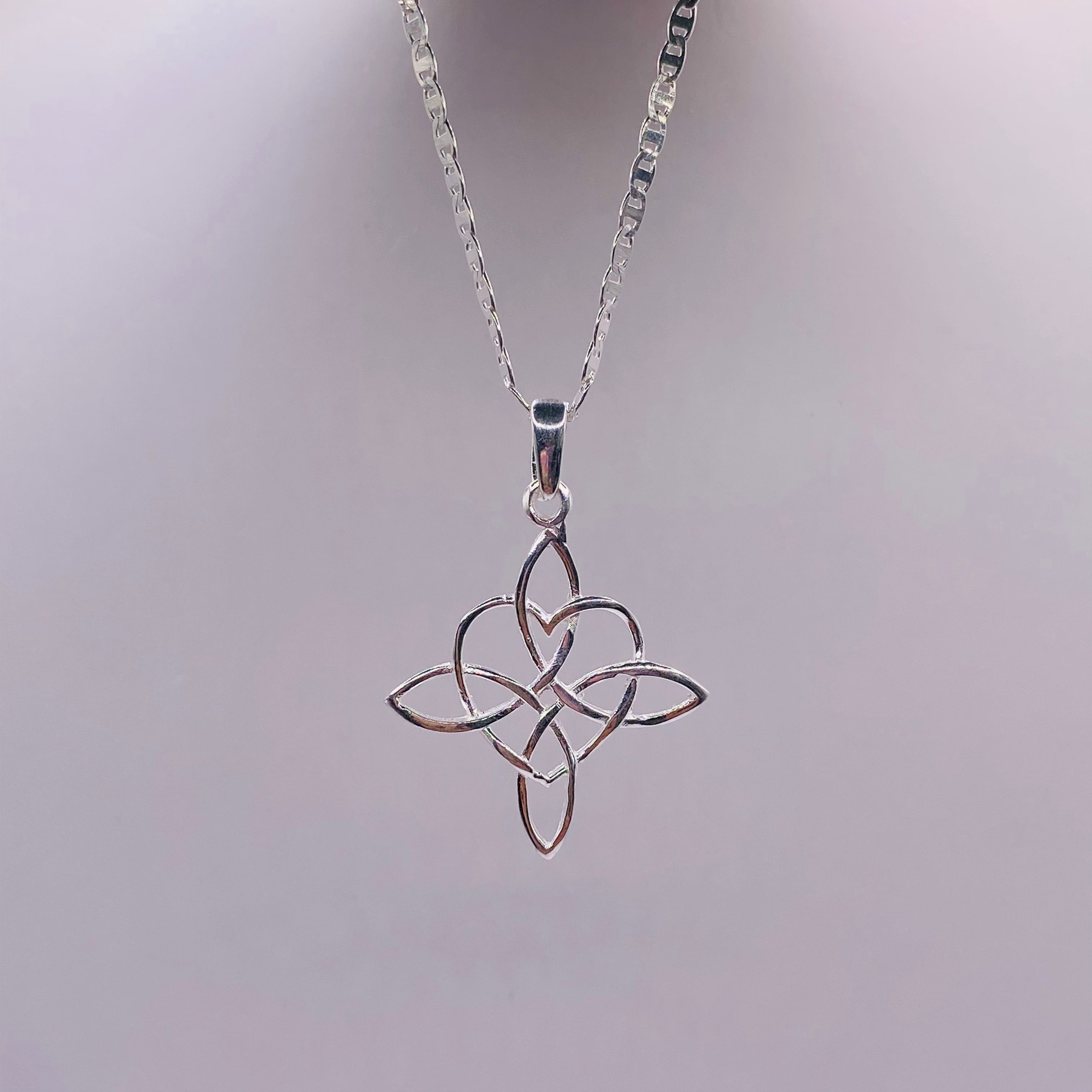 Collar Nudo de Bruja